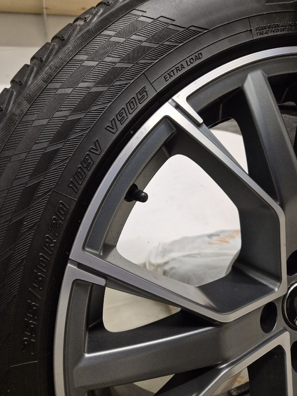 Audi Cerchioni: Audi SQ7/Q7 Felgen R20 – Usato da Einsiedeln venduto da M.Aurel 3