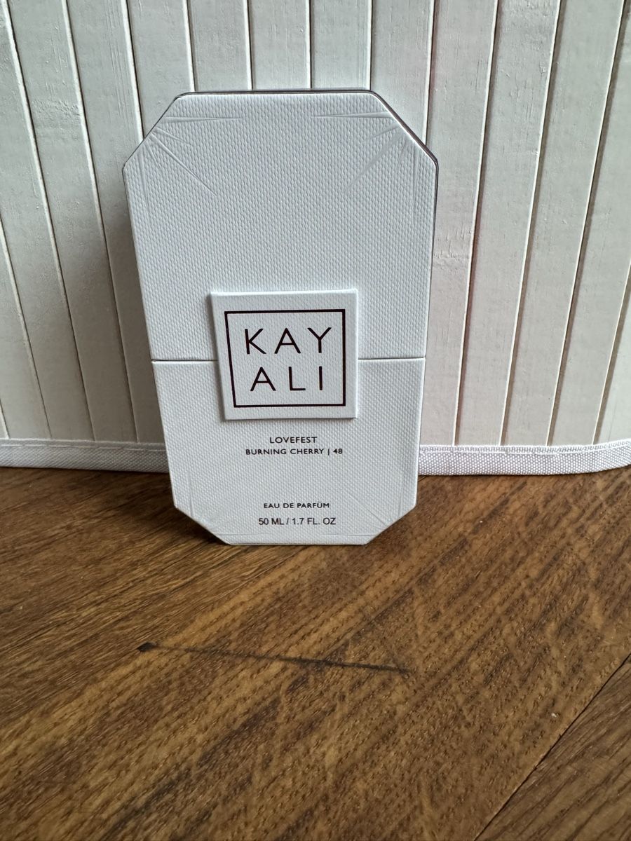 Kayali Profumi & Eau de Toilette: Kayali Burning Cherry Parfüm – Nuovo e nell'imballaggio originale da Bern venduto da emi_rcd5 4