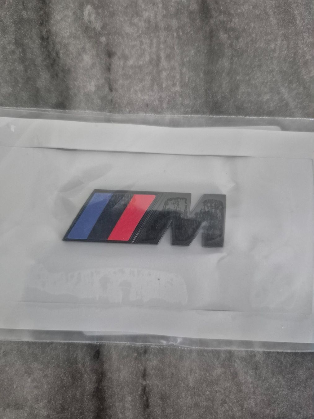 Accessori per altri veicoli: BMW M Logo glänzend Schwarz – Nuovo e nell'imballaggio originale da Gelterkinden venduto da Jetlir. 1