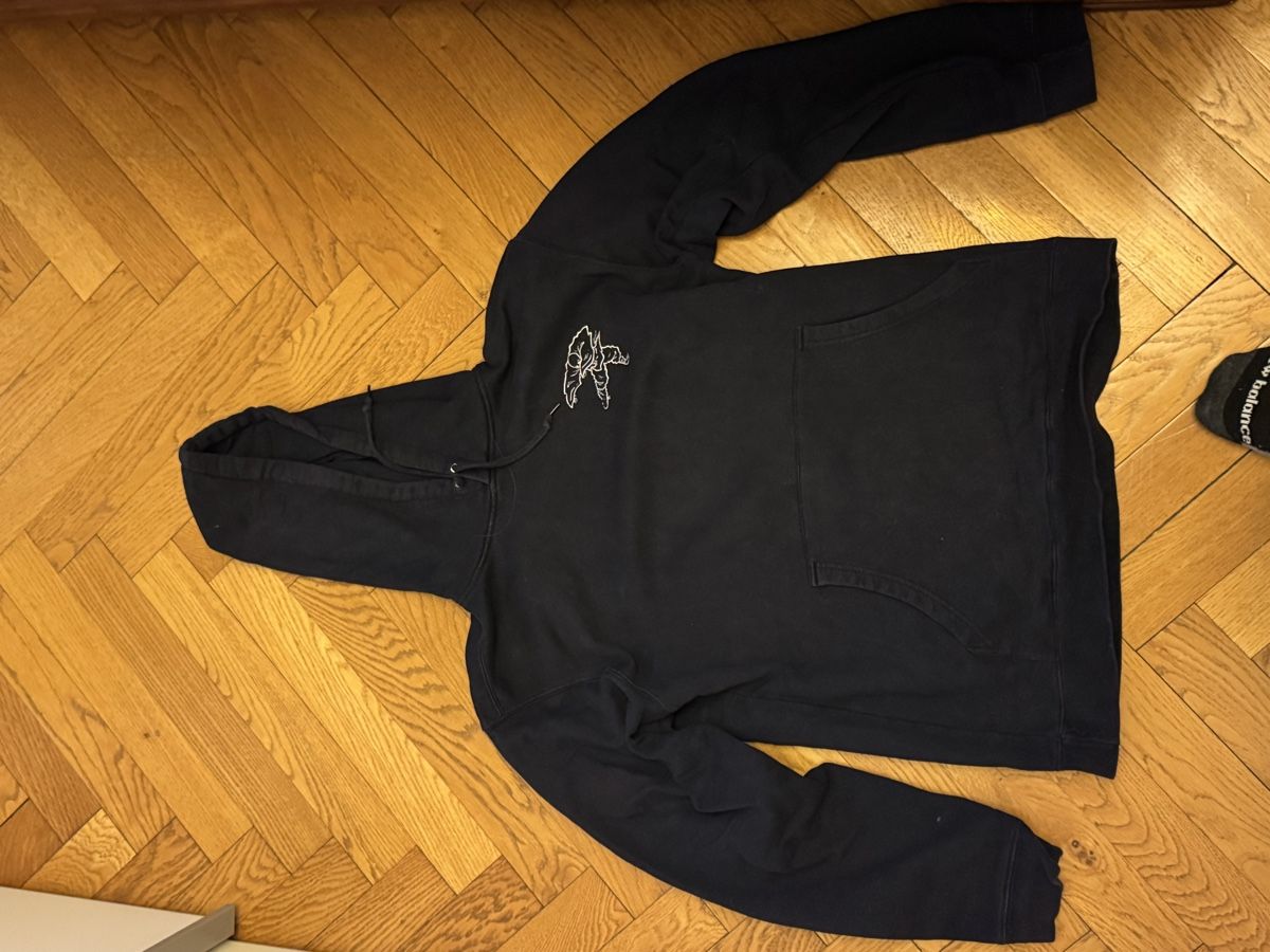 Pulls & Sweat-shirts: Sweat à capuche noir taille M – D'occasion à Genève par pau_nt5g 1