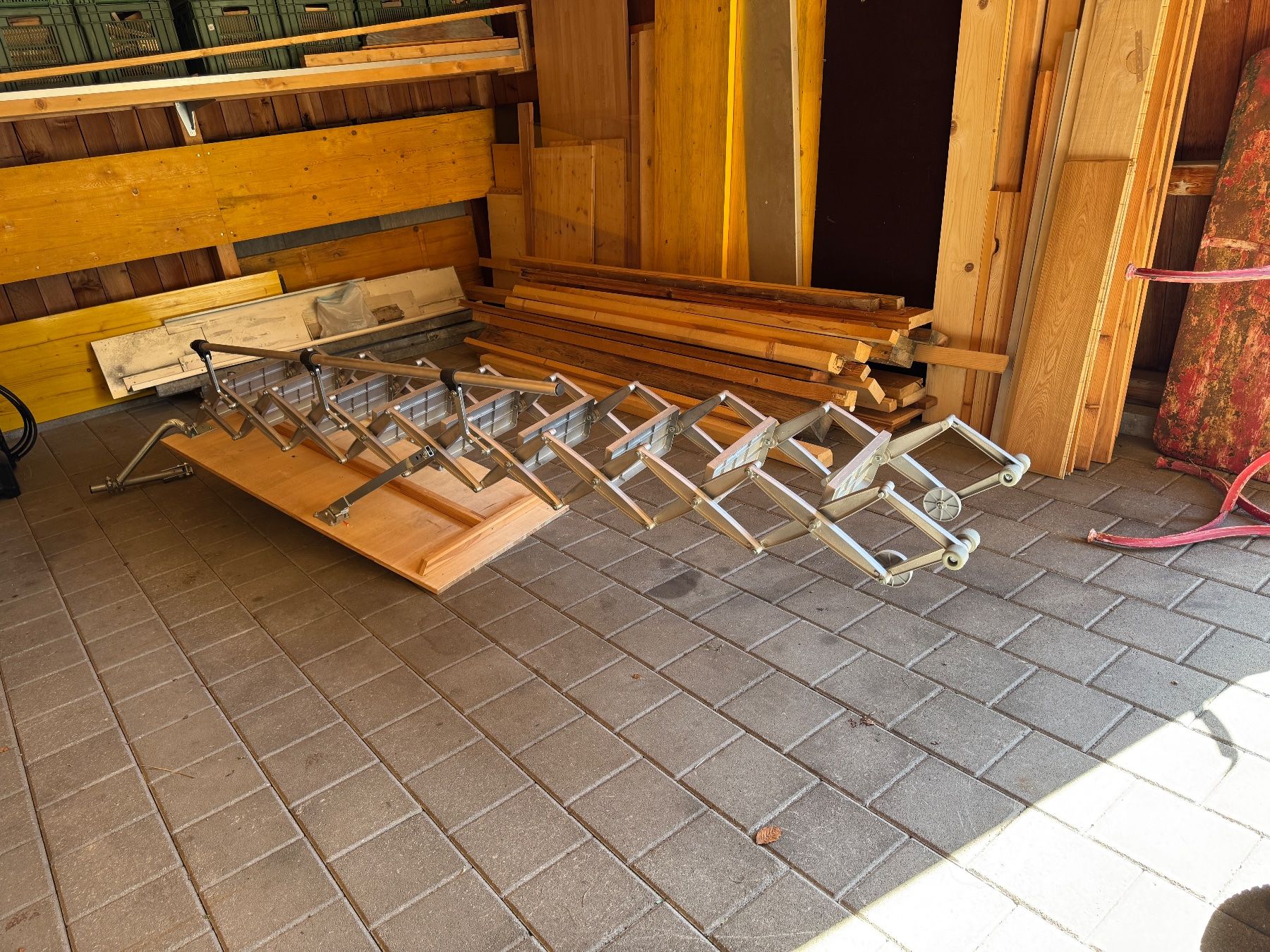 Treppen: Scherenteppe mit Handlauf als Wandeinstieg – Gebraucht aus Chur von Kalafi 3