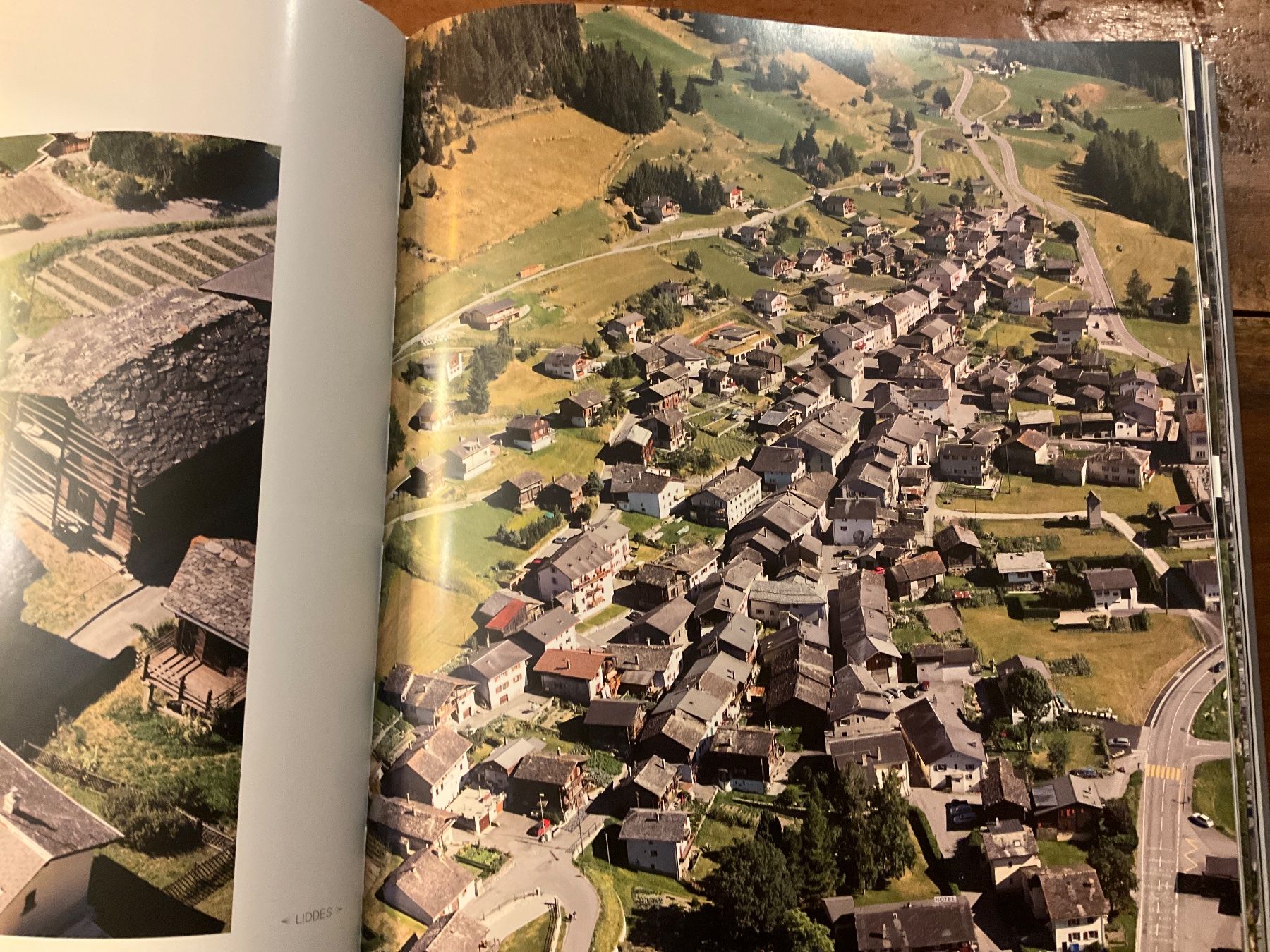 Livres: Communes valaisannes vues d'oiseau! – D'occasion à Avenches par Lactobacille 3