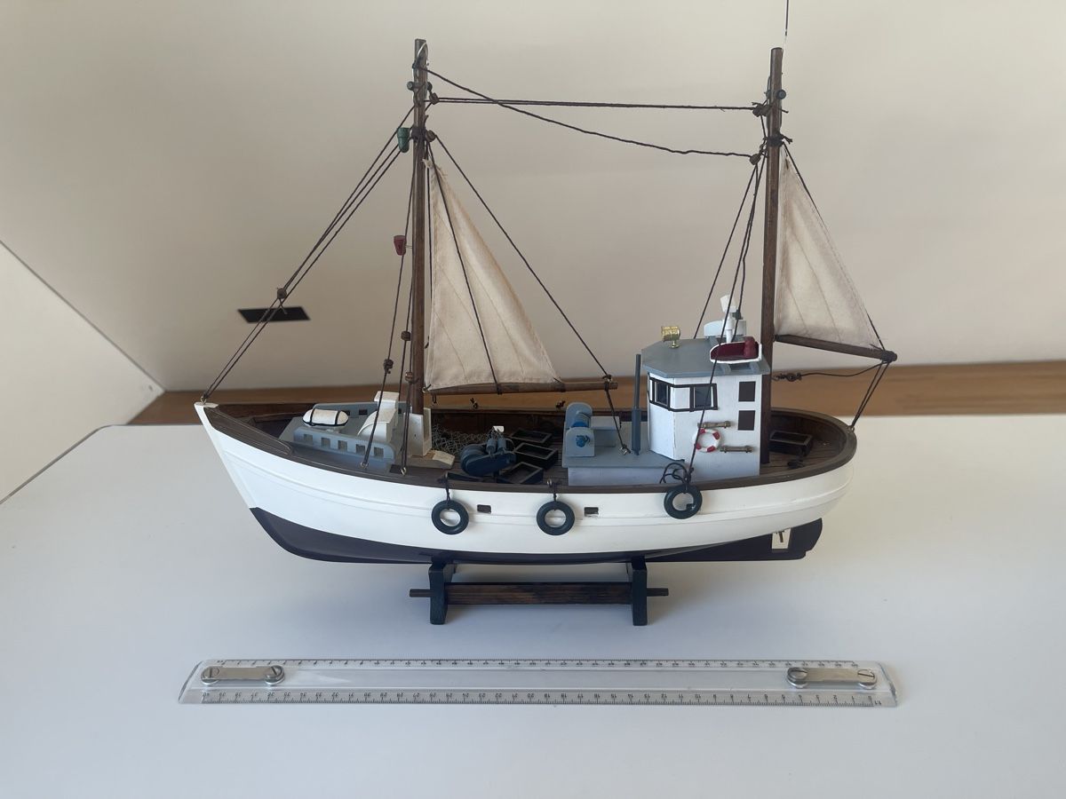 Modellbausätze & Standmodelle: Arbeitsboot/Fischerboot aus Holz – Gebraucht aus Olten von 54m_g7s2