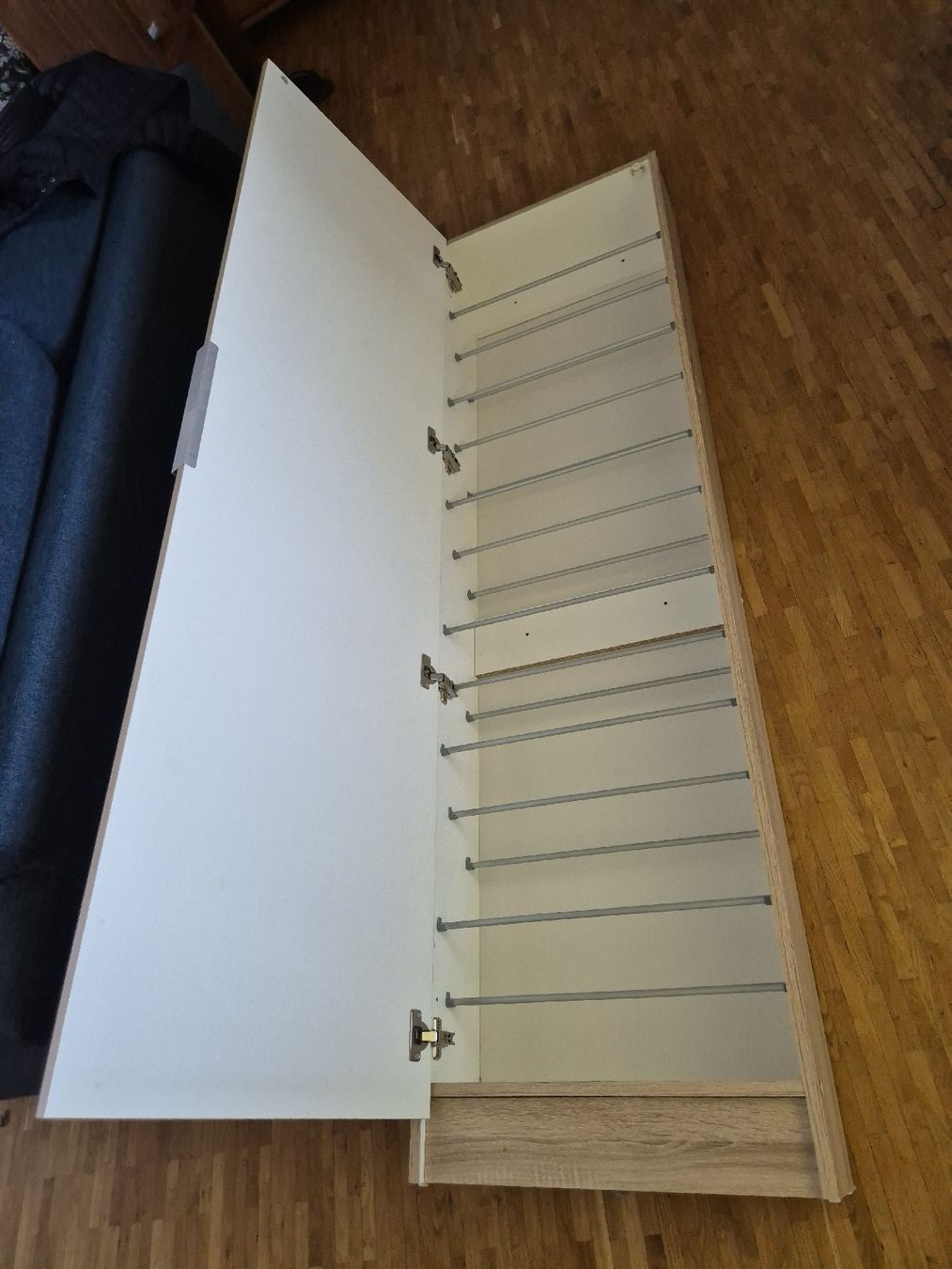 Scaffali: Wall mounting shoe shelf with full size mirror door. – Usato da Zürich venduto da lie_6mdx 1