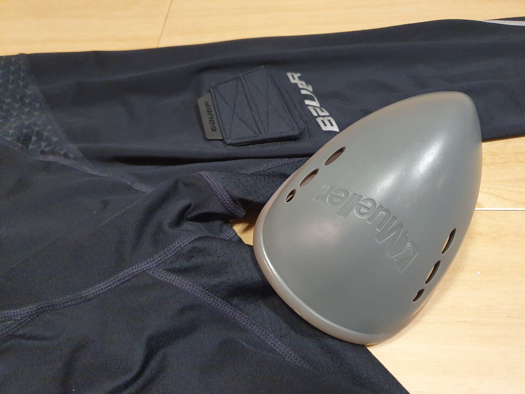 Bauer Pantaloni: Bauer Eishockey Hose Gr S. mit Suspensorium Mueller – Usato da Val D Illiez venduto da SnowRoof 3