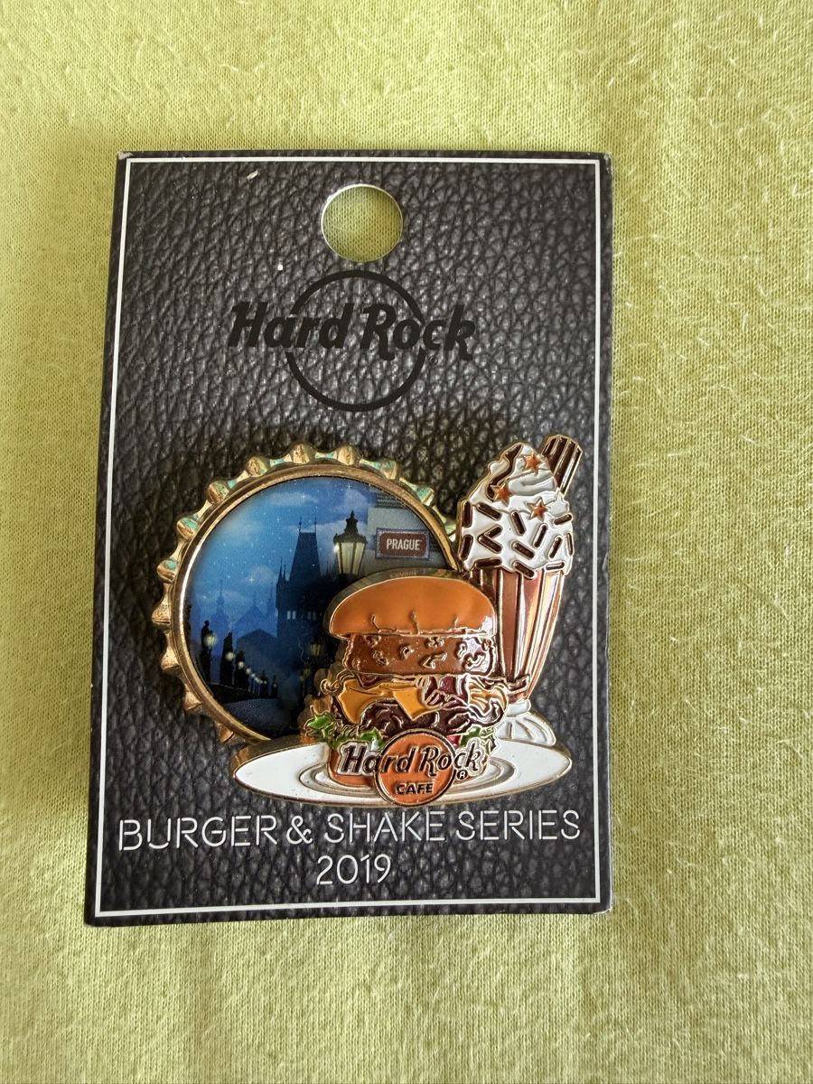 Spille & Fermagli: Pin’s Hard Rock Café Prague – Nuovo e nell'imballaggio originale da Evilard venduto da fre_tn86