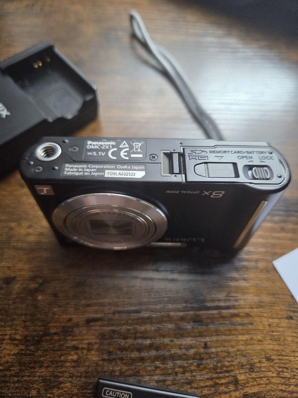 Panasonic Fotocamera: Panasonic Lumix DMC-ZX1 camera with accessories – Usato da Winterthur venduto da Maricels_Boutique 4
