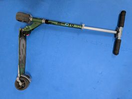 Micro Scooter grün mit Flammenmotiv (gebraucht)
