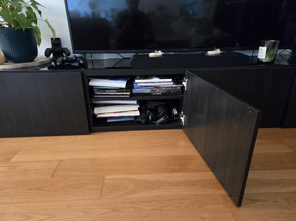 Ikea TV Möbel: Ikea Besta TV Möbel – Gebraucht aus Jona von gaehwi_1990