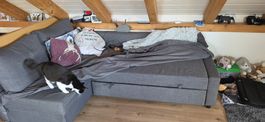 Graues Ecksofa mit Schlaffunktion Ikea