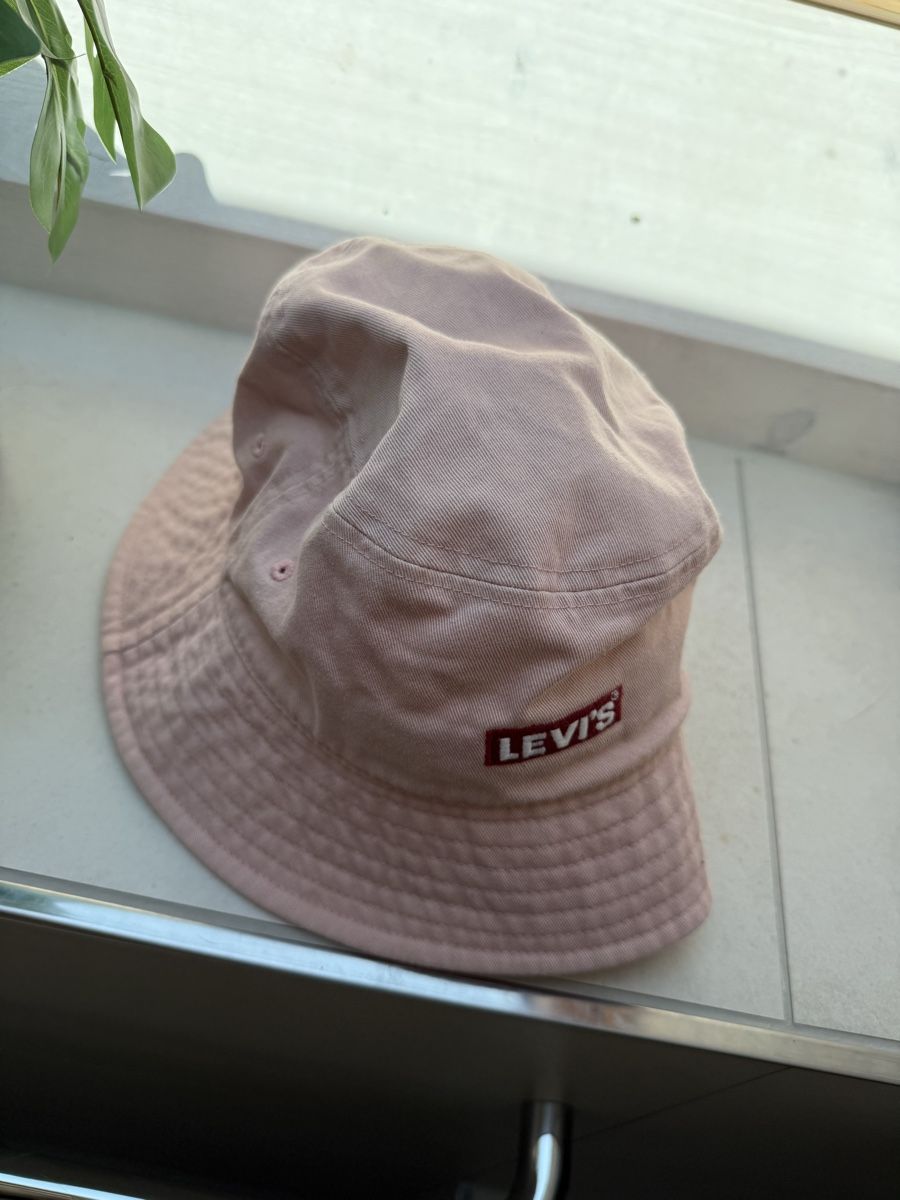 Levi's Copricapi, berretti & cappellini: Levi's Hut rosa Grösse M  – Nuovo (secondo la descrizione) da Hüttwilen venduto da sar_8gj7 3