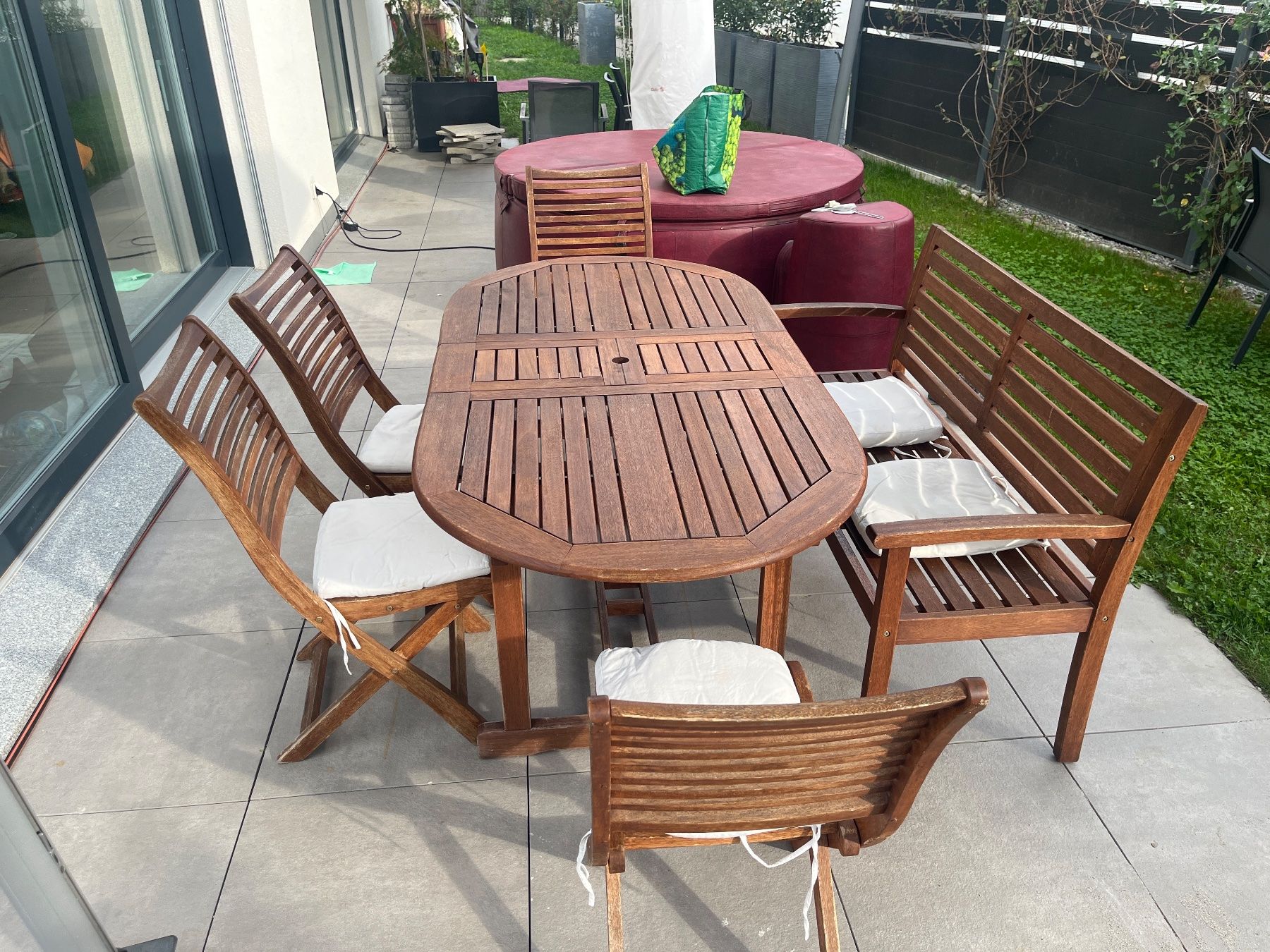 Set di tavolo e panche: Table et chaises en bois bon état – Usato da Corminboeuf venduto da becho4 1