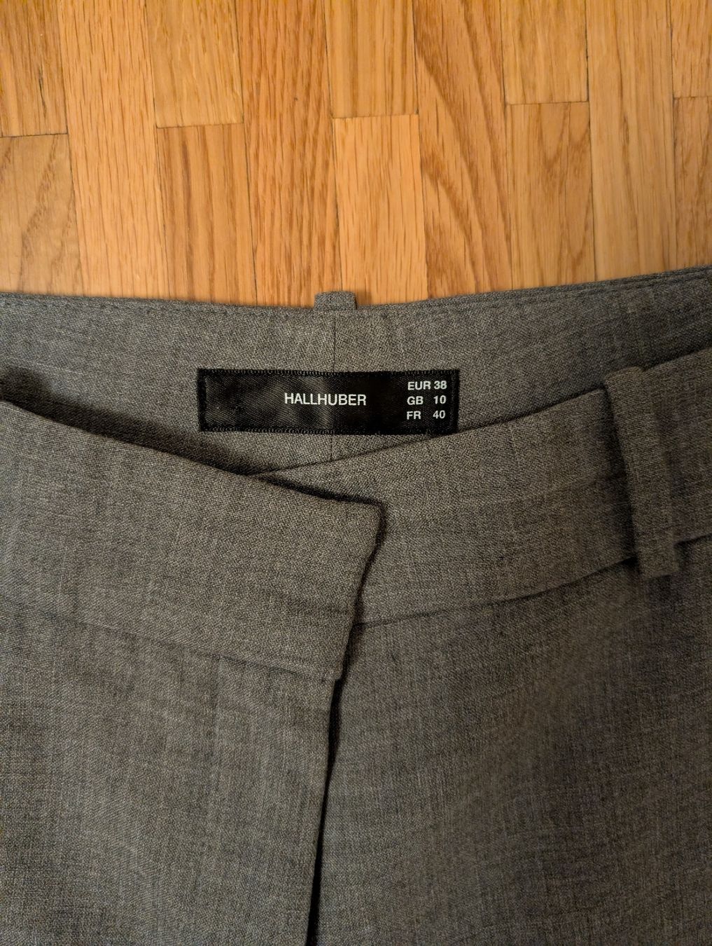 Hallhuber Pantaloni: Hallhuber Hose, grau, Grösse 38 – Usato da Morges venduto da bar_v9mx 1