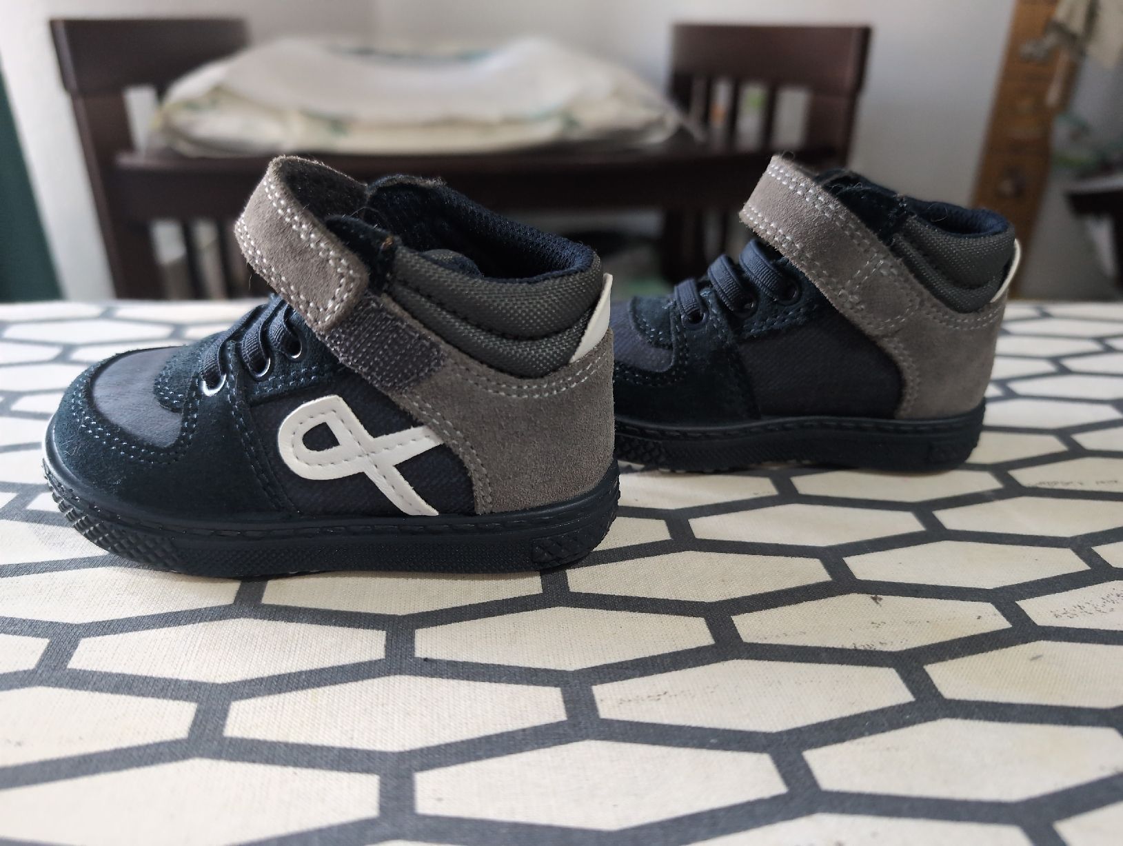 Primigi Scarpe per ragazzi: Kinderschuhe Primigi, Echtleder, Gr 19 – Nuovo (secondo la descrizione) da Busswil BE venduto da MissMuffin 1