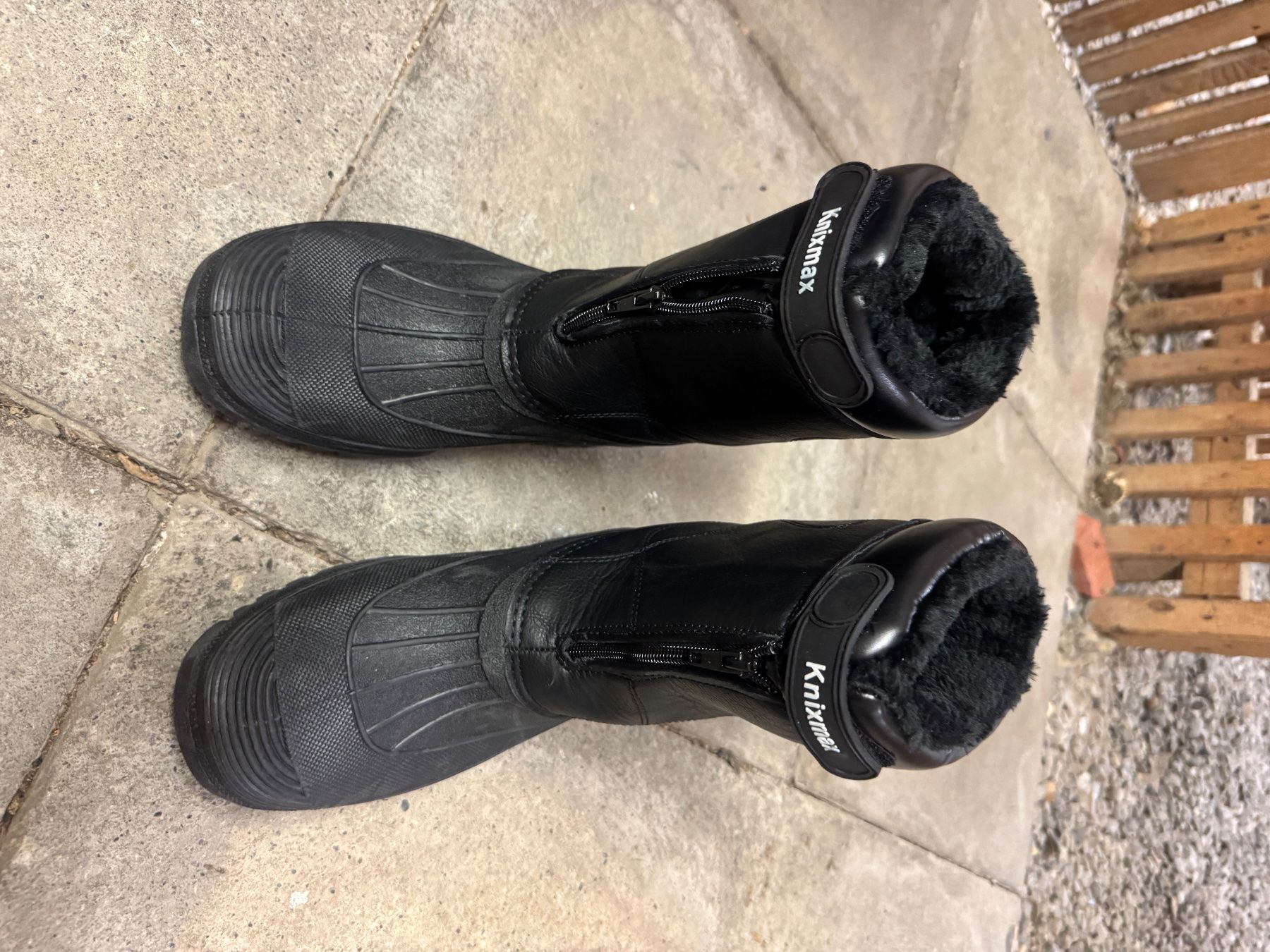 Scarpe da uomo: Winterstiefel Knixmax Schwarz Grösse 42 neu – Nuovo (secondo la descrizione) da Zürich venduto da Qurmanc 1