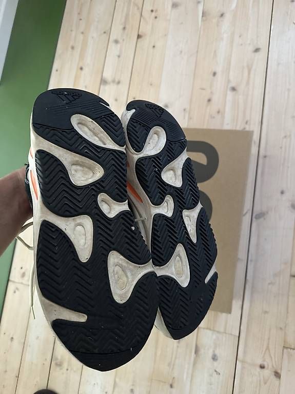 Scarpe da uomo: Yeezy wave Runner 44EU – Usato da Riva San Vitale venduto da gab_6qhv 1