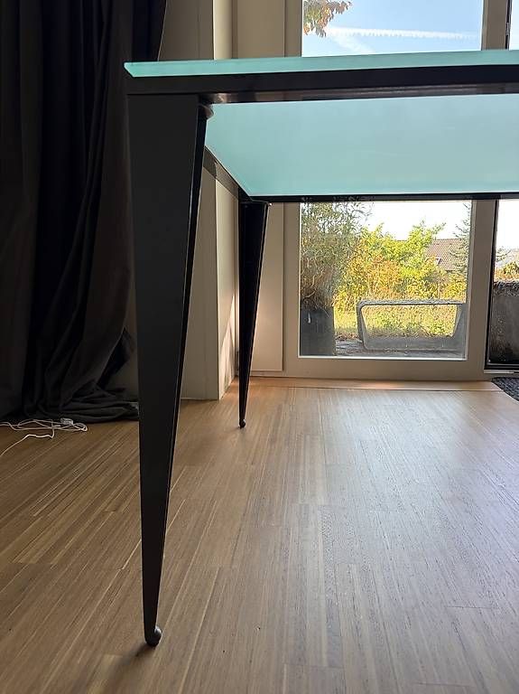 Tavoli: Tisch mit Glasplatte – Usato da Windisch venduto da grifolafrondosa 2