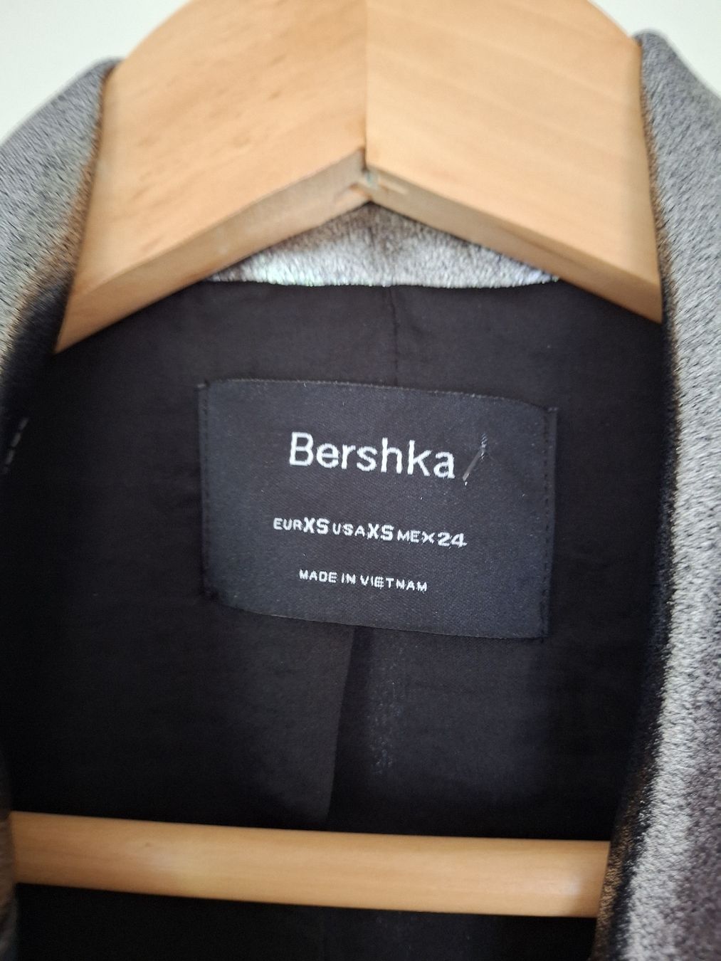 Bershka Vestes: Blazer argenté Bershka XS  – D'occasion à Lausanne par Cognitia 1
