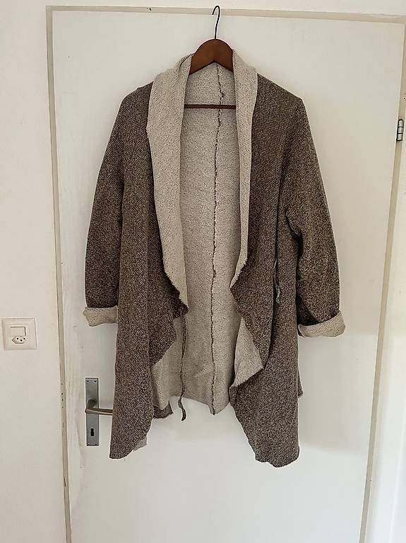 Giacche: Poncho / Strickjacke - Onesize - creme/braun meliert – Usato da Humlikon venduto da kar_xhg8