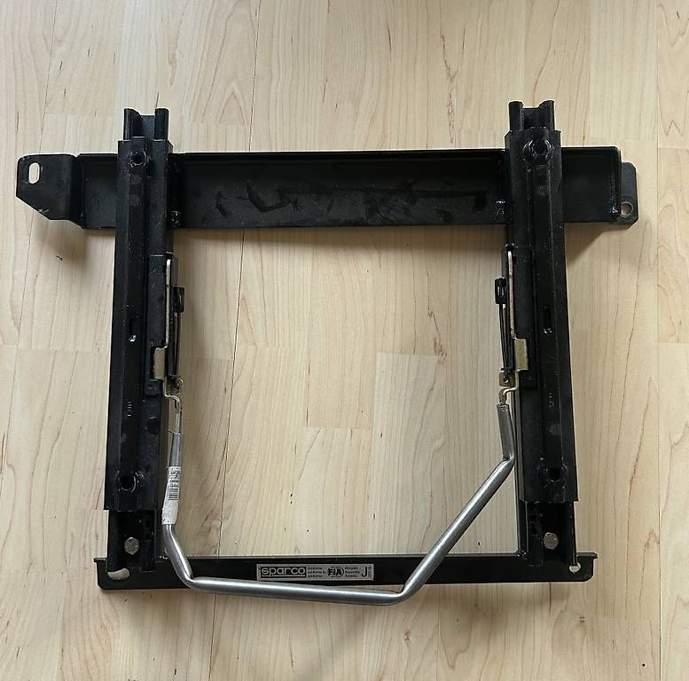 Tutti pezzi di ricambio auto: Console Sparco Lancer EVO 7-8-9 – Usato da Cernier venduto da eliasi2706 1