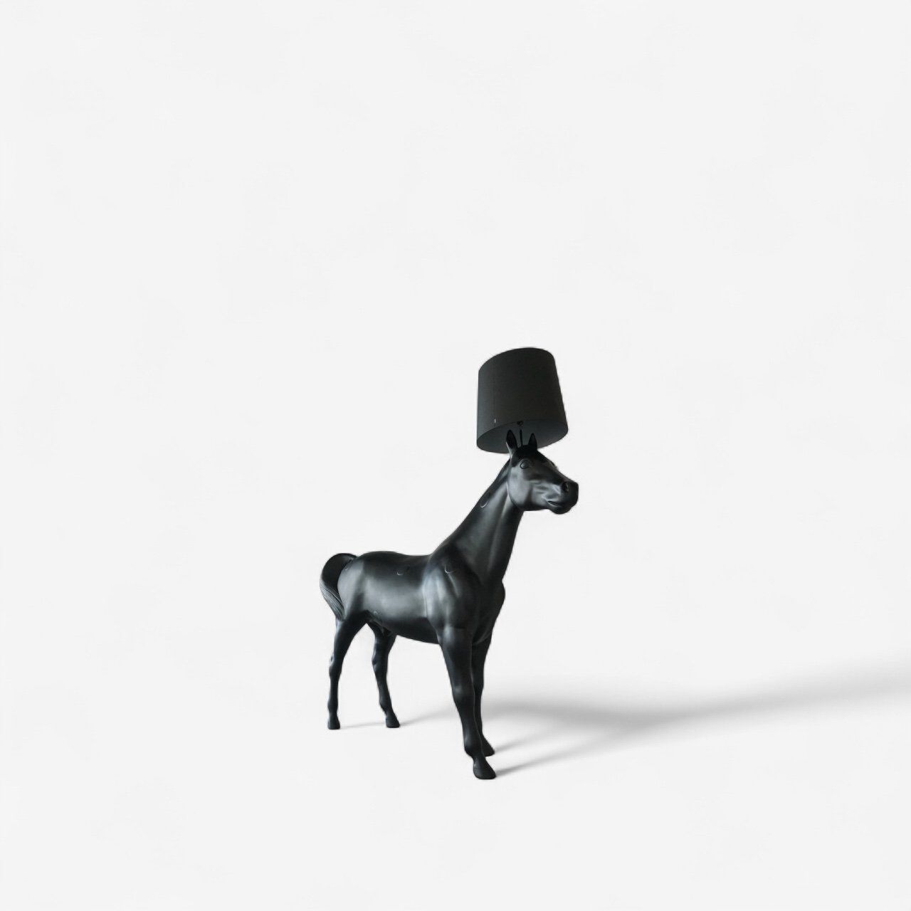 Moooi Lampade: Moooi Horse Lamp by Front Design – Usato da Tägerwilen venduto da jwolfstudio 1