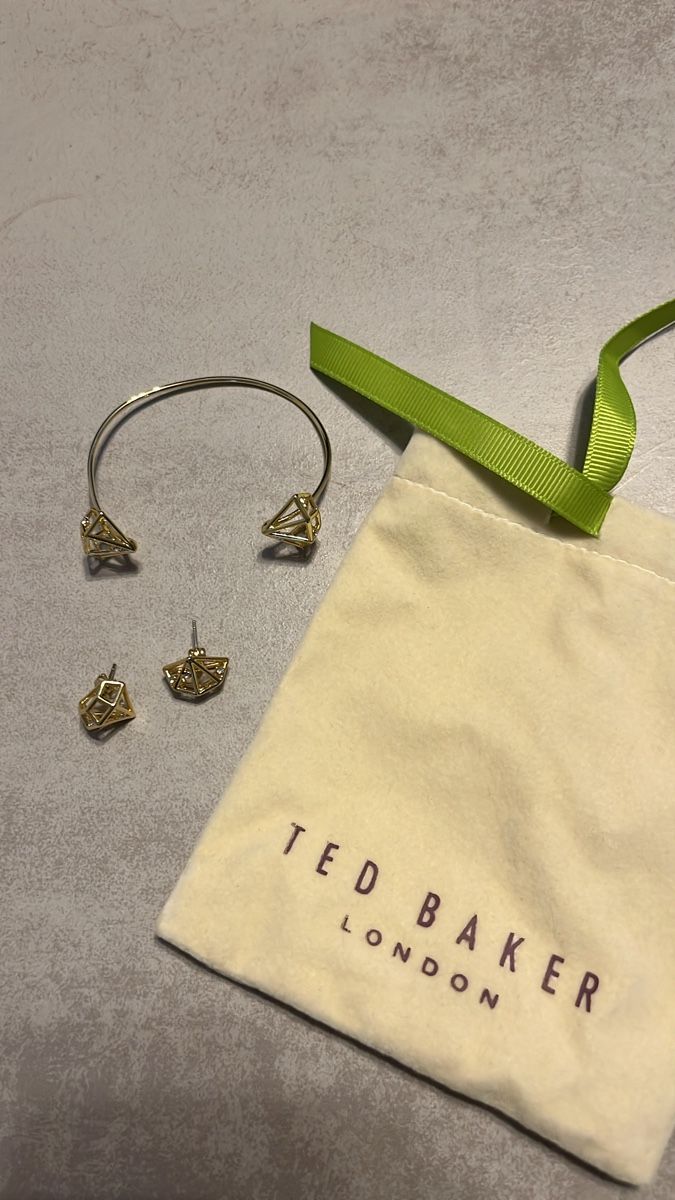 Orecchini pendenti & Orecchini a lobo: Ted Baker London Ear Cuff & Stud Earrings – Usato da Zollikerberg venduto da LLV