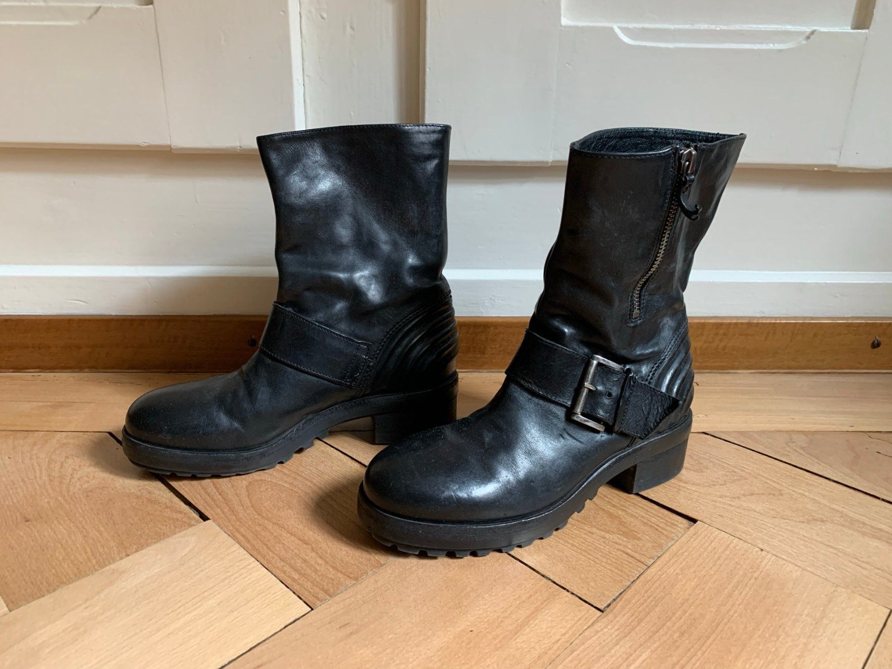 Scarpe da donna: VIC - Leder Stiefelette schwarz 35 – Usato da Zürich venduto da Diazaio