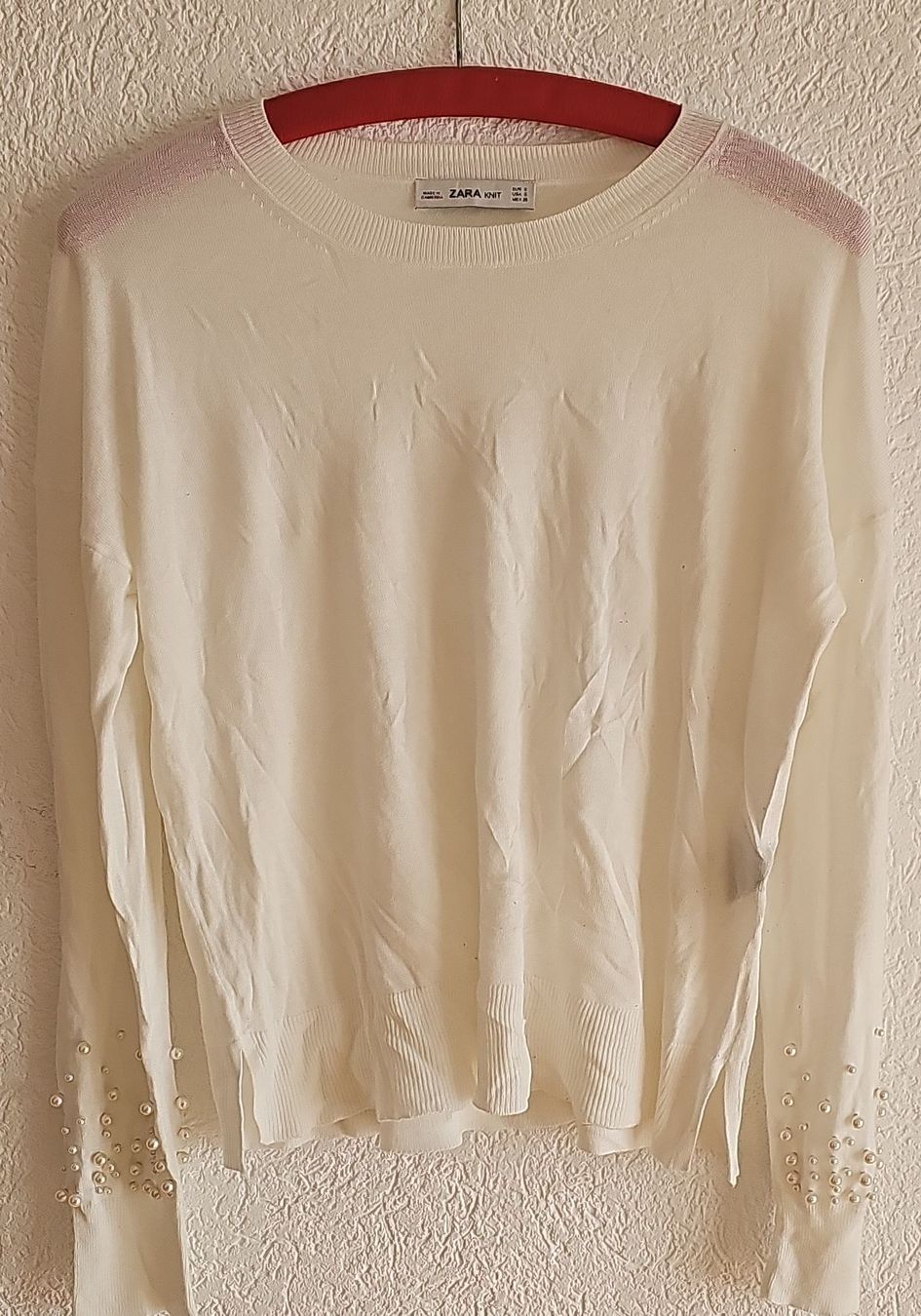 Zara Pullover & Sweatshirts: Pull Zara blanc cassé, manches longues avec perles – Gebraucht aus Monthey von Chez-Dani-81