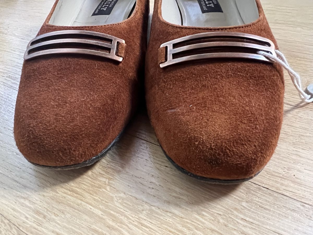 Bally Scarpe da donna: BALLY Flats Brown Suede Shoes – Usato da Urdorf venduto da fre_8xmr 4