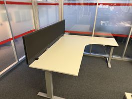 Bürotisch Joma L-Form höhenverstellbar mit Sichtschutzwand