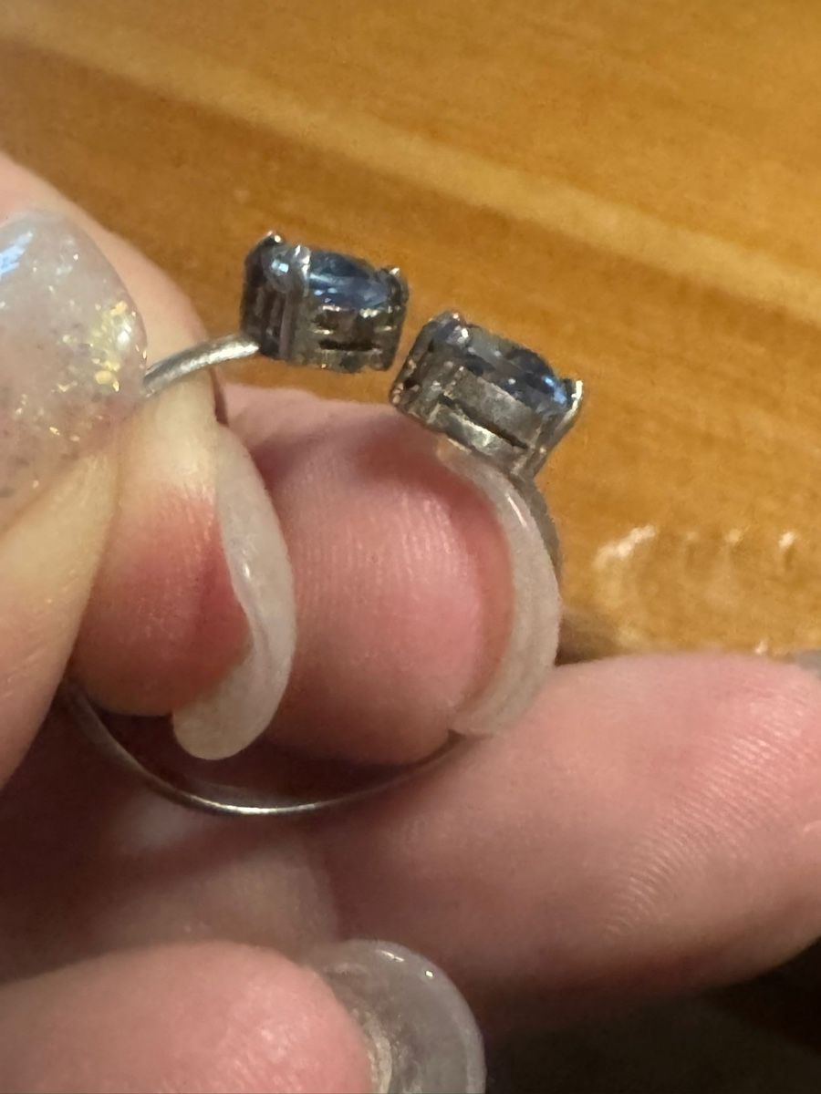 Anelli: Schöner Silber Ring mit 2 Herz vorm hellblauen Steinen – Usato da Basel venduto da Ajscha7o1 1