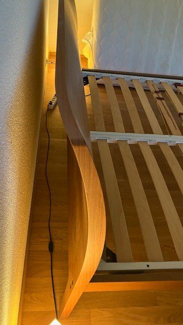 Letti: Holzbett 1.8m mit Rost – Usato da Root venduto da kimvbui 4