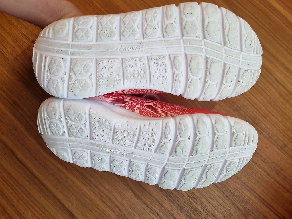 Schuhe für Mädchen: Turnschuhe Gr. 35 – Gebraucht aus Zürich von ani_qj8q 2