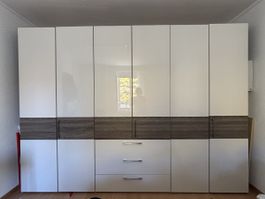 Kleiderschrank weiss Holzoptik mit Schubladen gebraucht