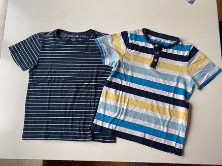 2 T-shirts (Gr 122)