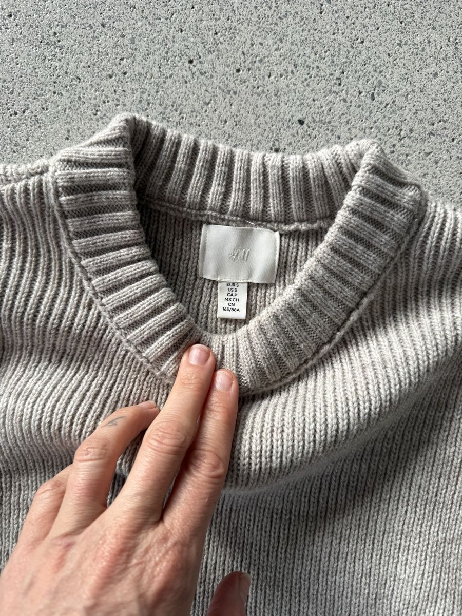 H&M Maglioni & Felpe: H&M Strickpullover mit Puffärmeln, kurzärmelig grau, Grösse – Nuovo (secondo la descrizione) da Bottighofen venduto da Joyhill 1