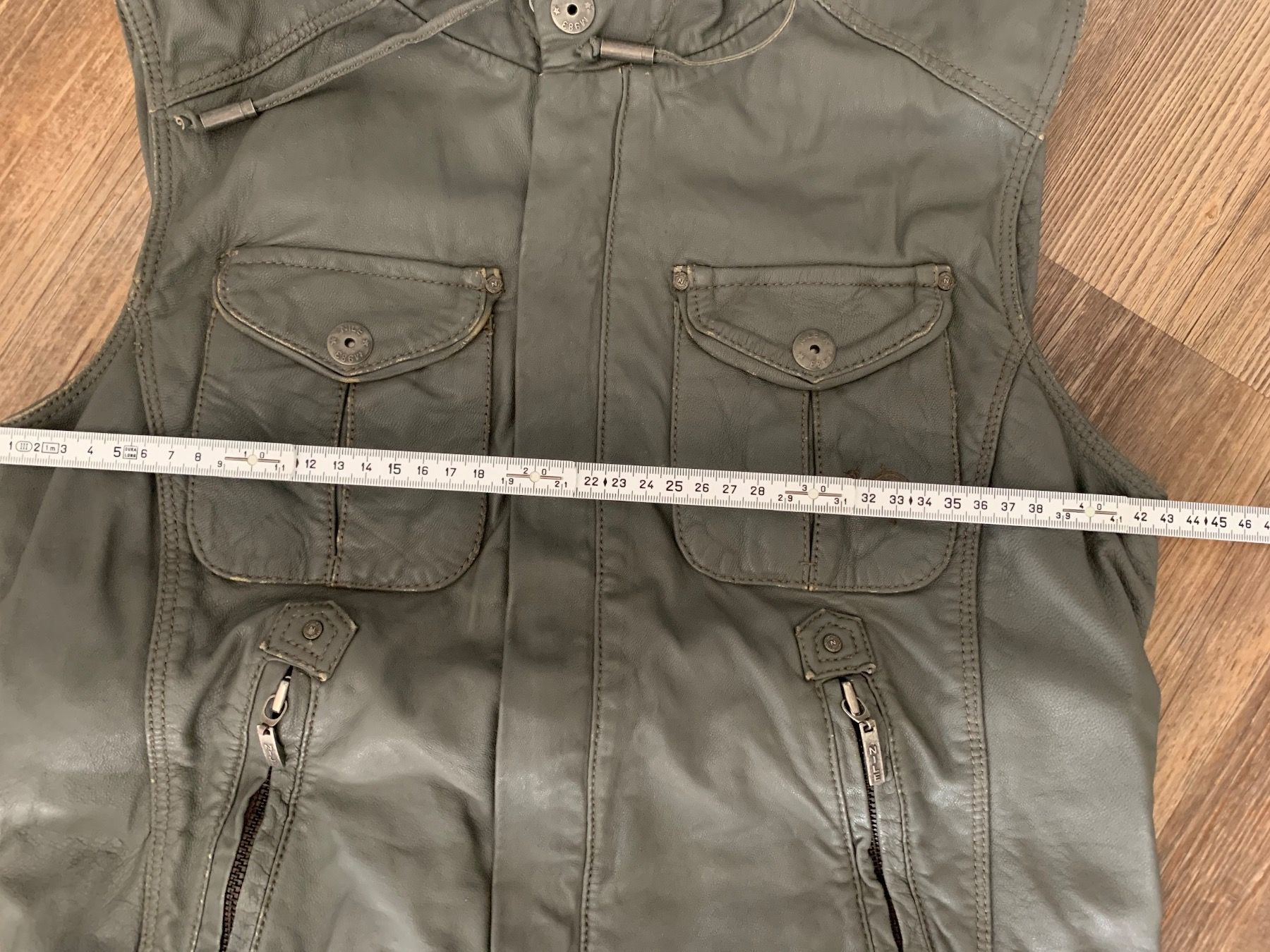 Gilet & Giacche senza maniche: Nile Ledergilet – Nuovo (secondo la descrizione) da Emmen venduto da ama_8wmn 8