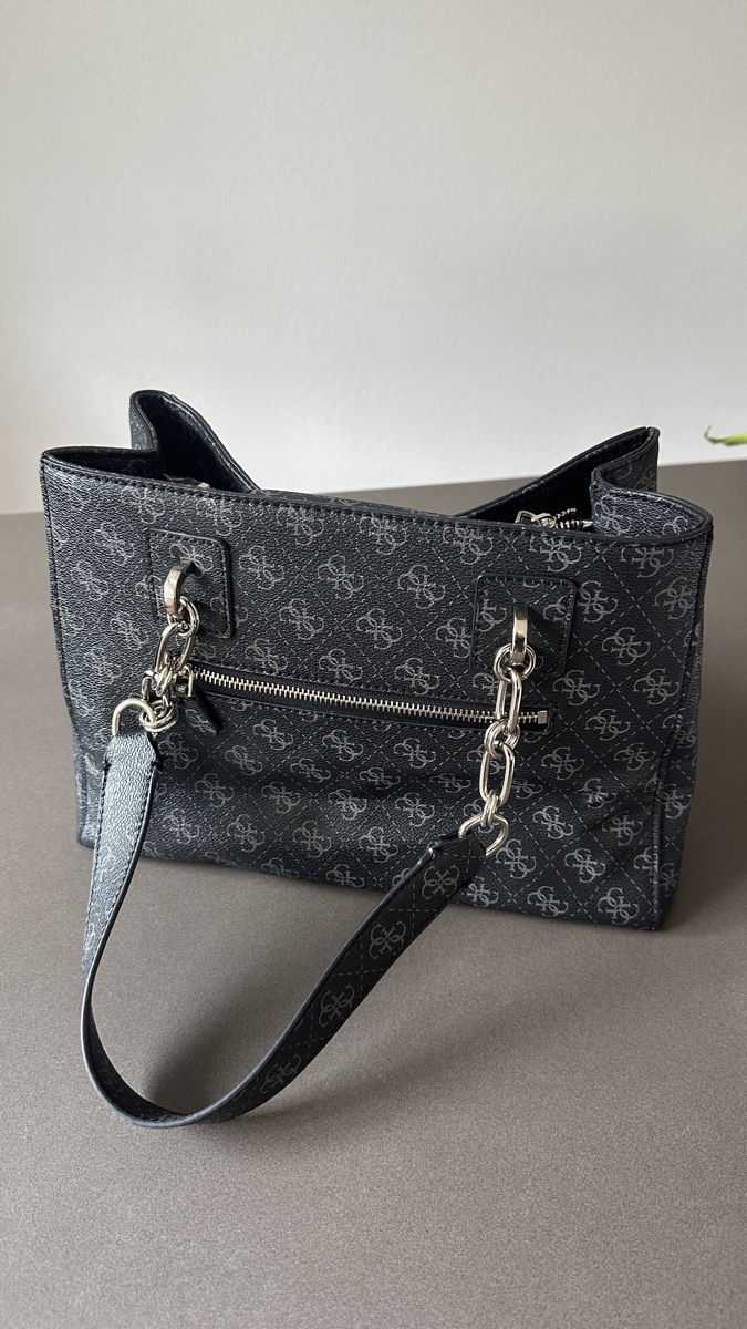Guess Borse da donna: Guess Handtasche Grau Monogramm – Usato da Waldstatt venduto da Car_na 2
