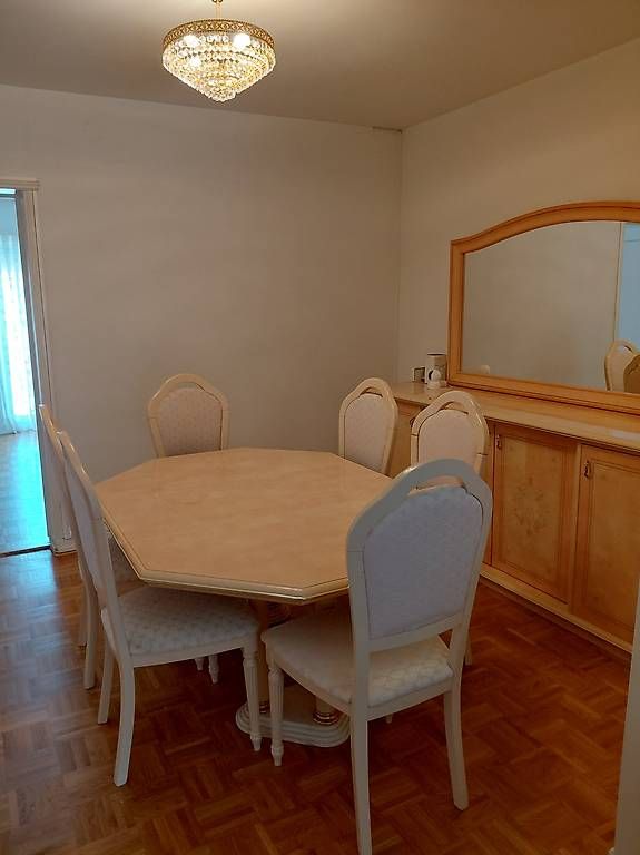 Set de table et chaises: Table +6 chaises+buffet  – D'occasion à Cossonay-Ville par haj_8vxy 1