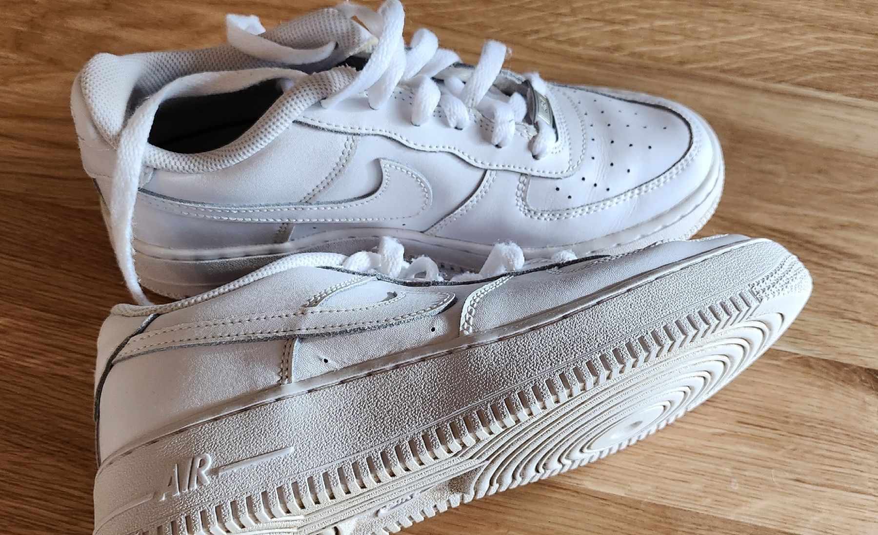 Nike Herrenschuhe: chaussures nike air force – Gebraucht aus Bassecourt von Aud_yp52