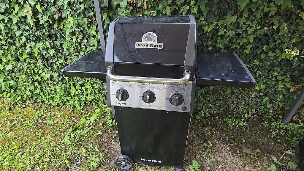 Grills: Gas burner BBQ stand – Gebraucht aus Le Grand-Saconnex von lol_zs8k