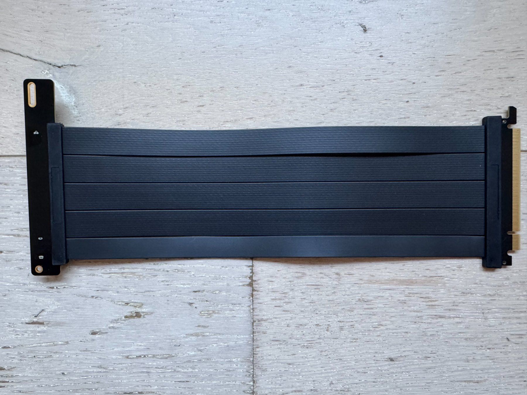 Câbles: PCIe 4.0 x16 Riser Kabel 90°  30cm – D'occasion à Zürich par Yao_und_Clemens