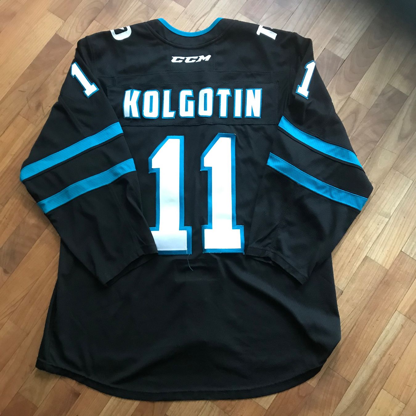 Gameworn Canottiere & Pantaloni: Sochi 2020-21 Dmitri Kolgotin game worn – Usato da Bern venduto da Myloulou 1