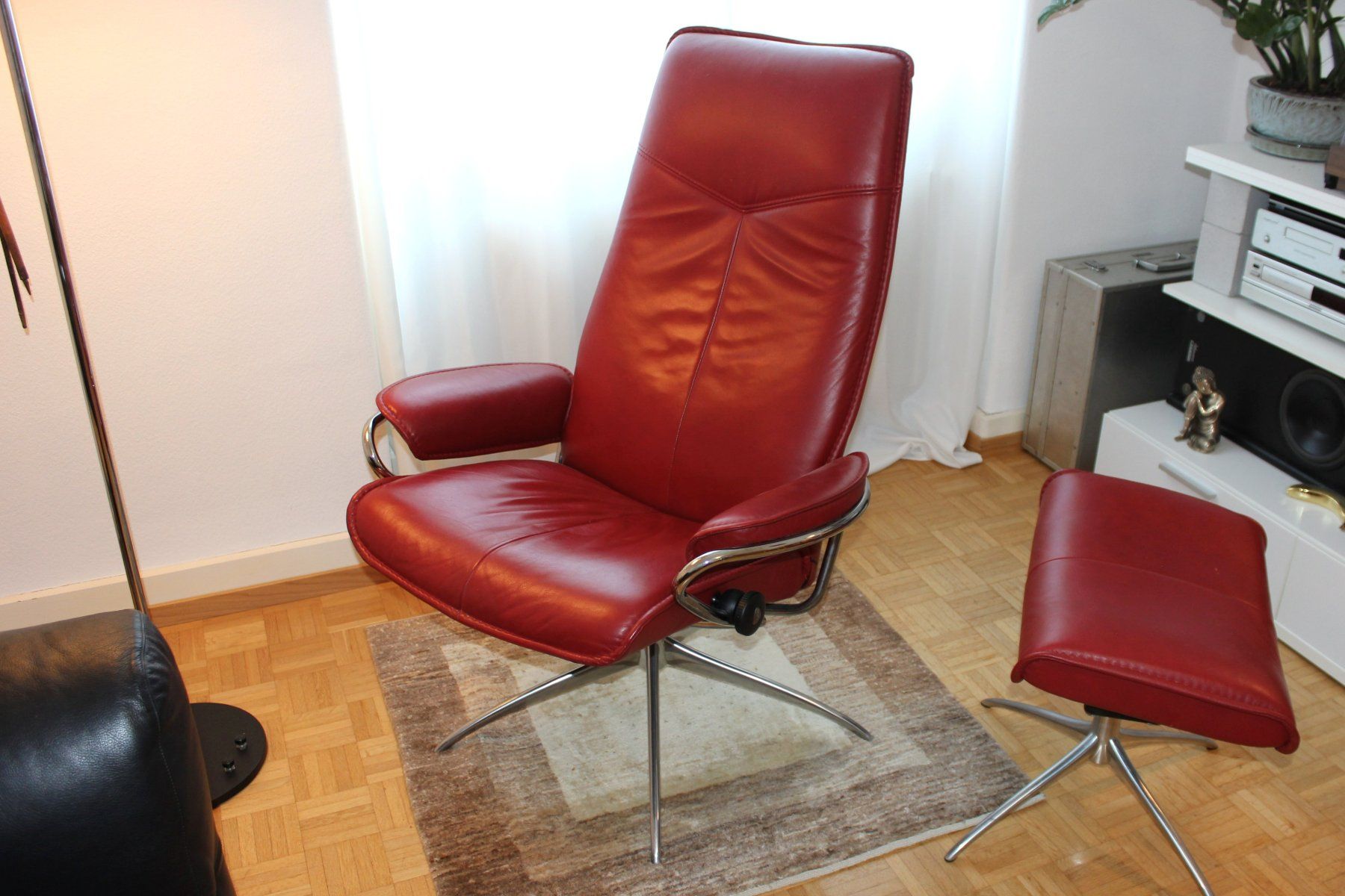Stressless Poltrone: TOP STRESSLESS Relax Sessel mit Ottoman aus Leder – Usato da Zürich venduto da Djluda 8