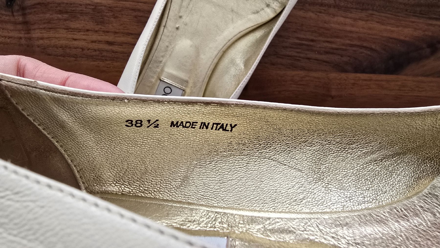 Jimmy Choo Damenschuhe: Jimmy Choo Ballerinas, Gr. 38.5 créme/gold – Gebraucht aus Aesch ZH von Strandhaus 3