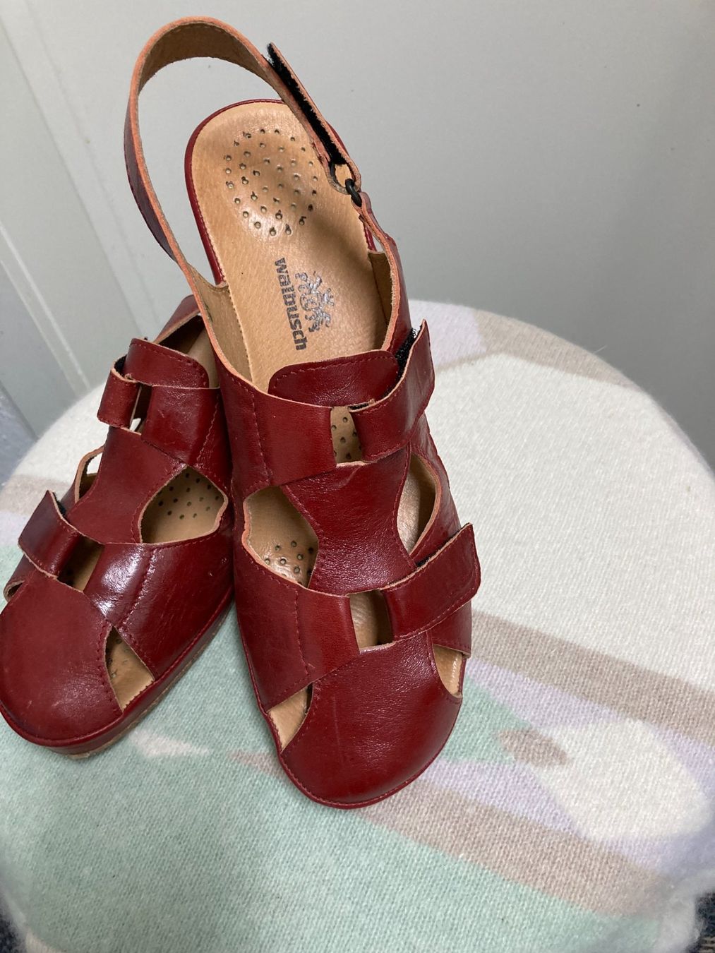 Scarpe da donna: Rote bequeme Sandaletten – Nuovo e nell'imballaggio originale da Villmergen venduto da Sandy084