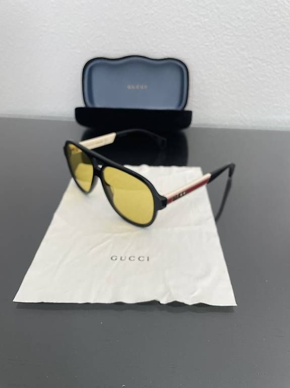 Lunettes & Verres: Gucci Sonnenbrille – D'occasion à Felben-Wellhausen par dekii27
