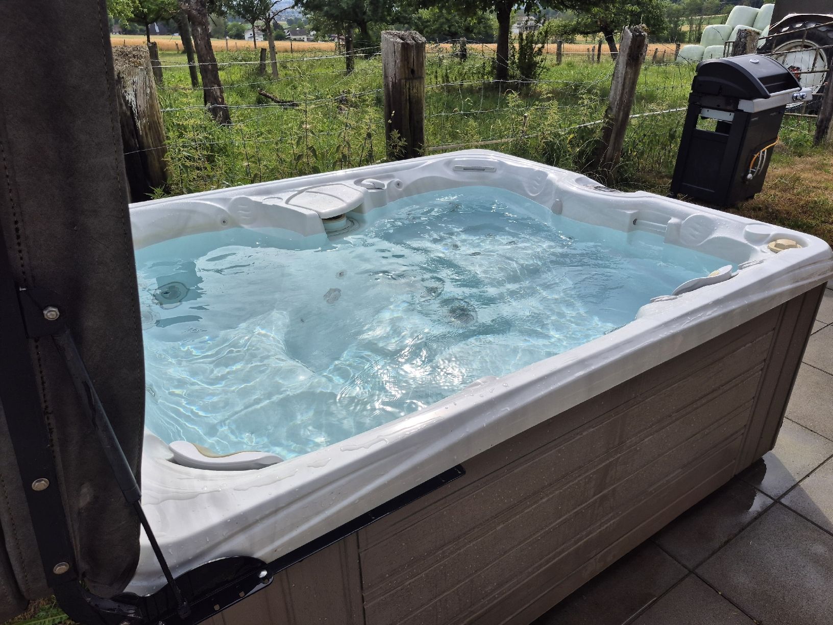 Whirlpool: Whirlpool, Spa, Jacuzzy Caldera Martinique – Usato da Schnottwil venduto da 02Marc 3