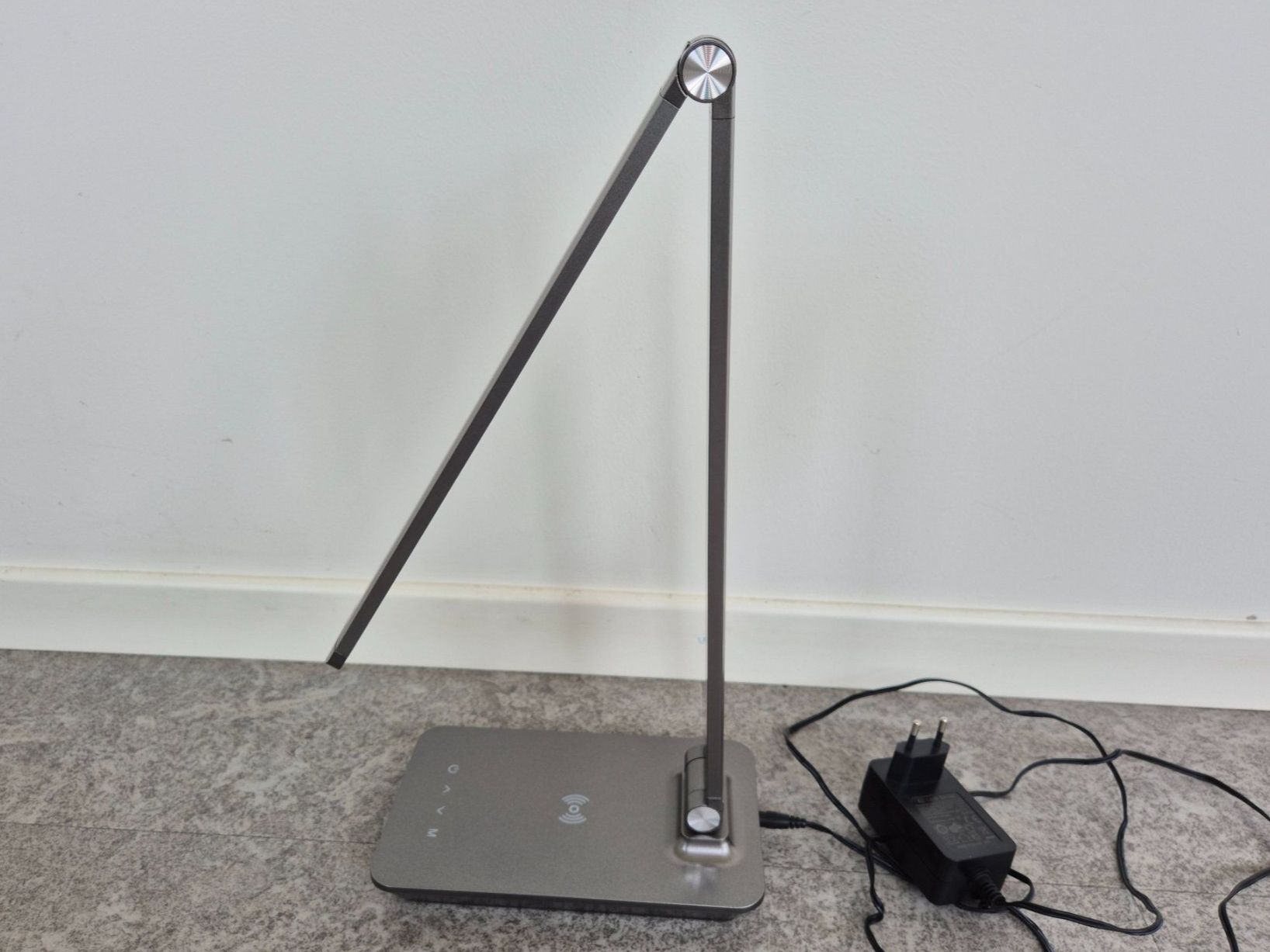 Lampen: LED-Tischlampe 7W mit wireless charging – Neu (gemäss Beschreibung) aus Sissach von mondilux 1