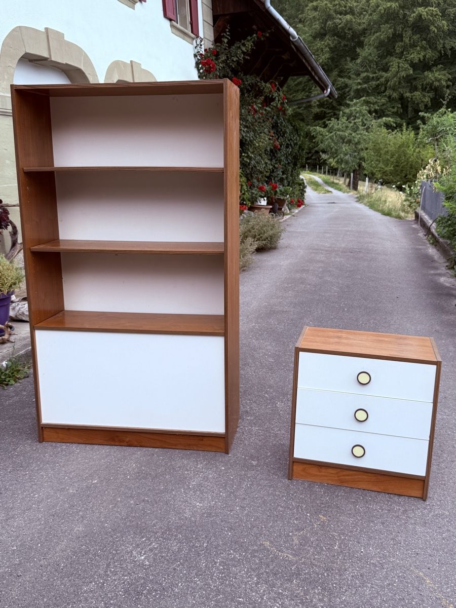 Étagères: Mid-Century Regal mit Klappfach & kleine Kommode – D'occasion à Konolfingen par petzipetz